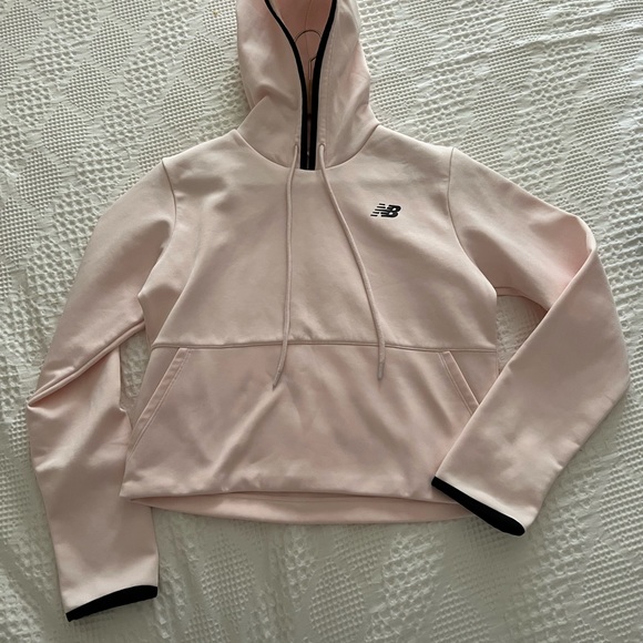 New Balance Women's Relentless Fleece Hoodie - SIZE 6 - pastel pink. - Picture 3 of 7